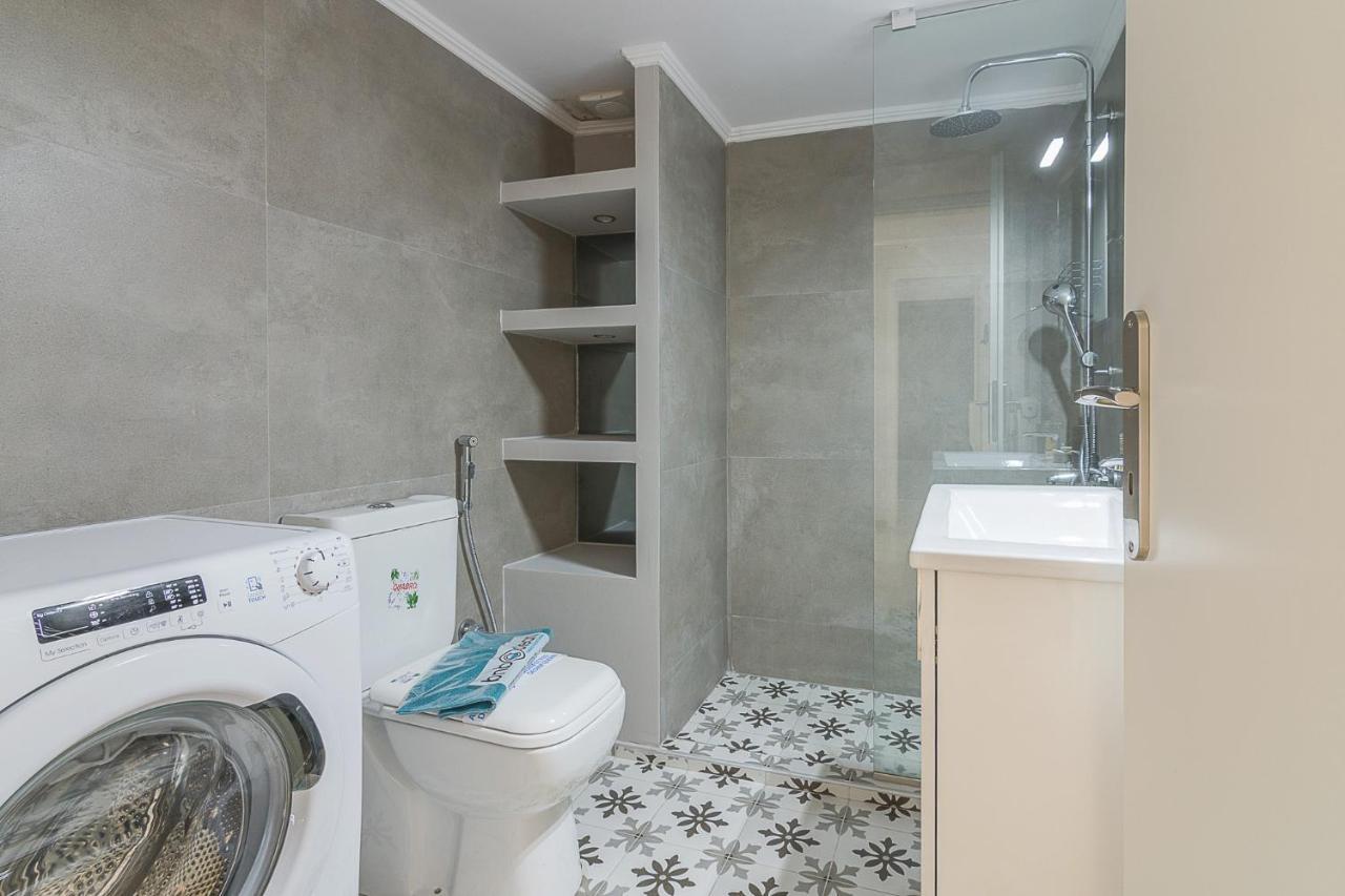 A Modern 2-Bedroom Apartment Near Areios Pagos Atenas Exterior foto