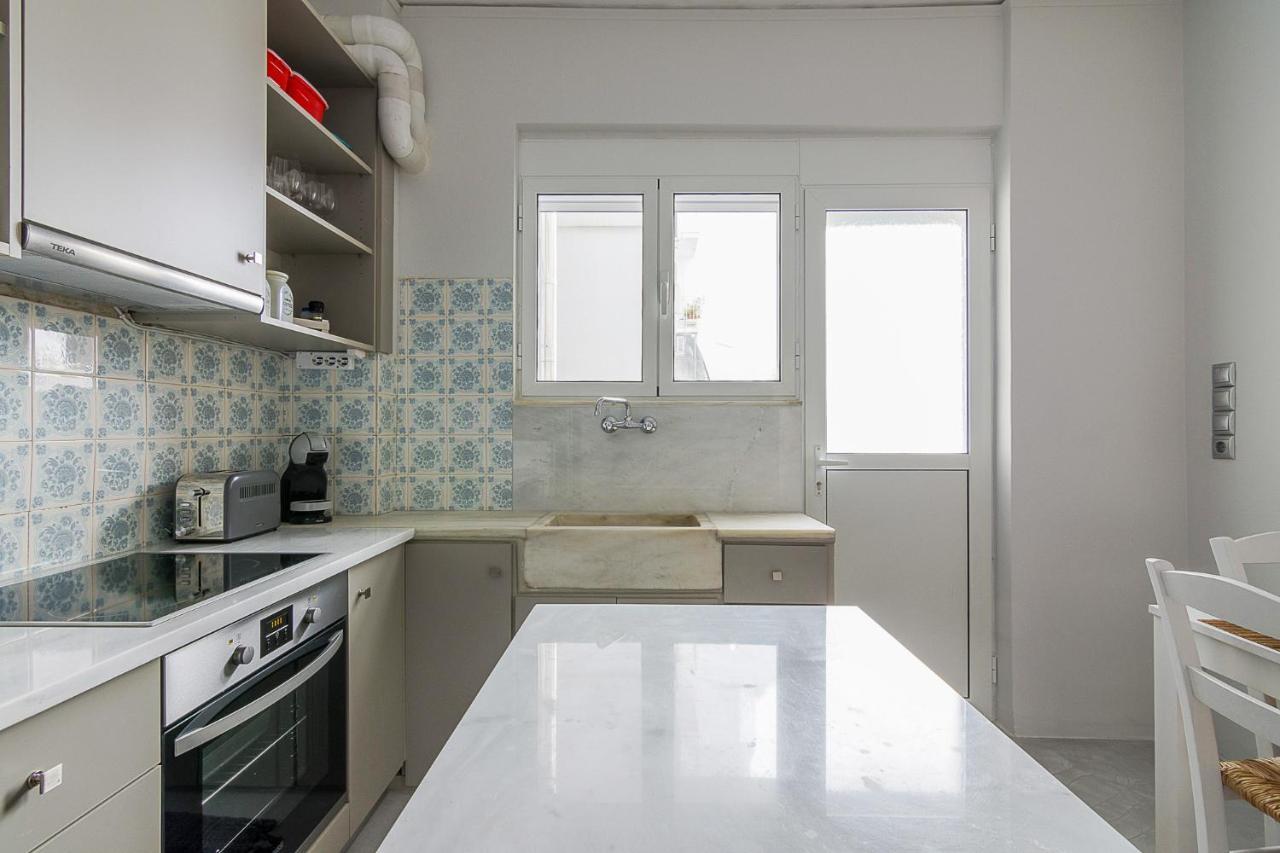 A Modern 2-Bedroom Apartment Near Areios Pagos Atenas Exterior foto